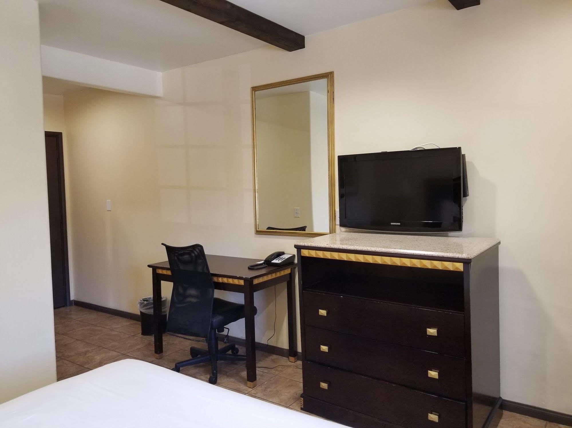 Tuscan Garden Inn Лос-Анджелес Экстерьер фото