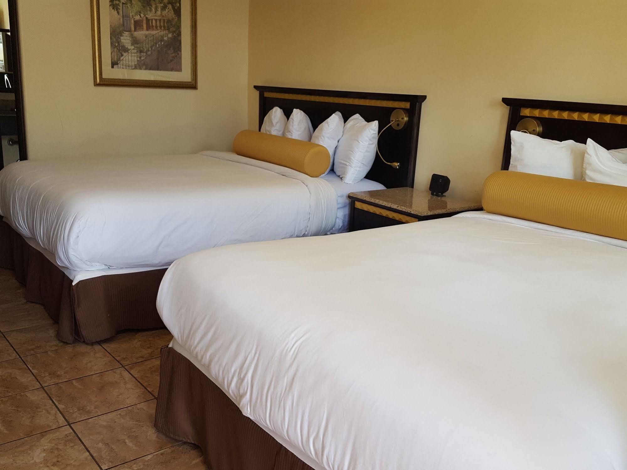 Tuscan Garden Inn Лос-Анджелес Экстерьер фото