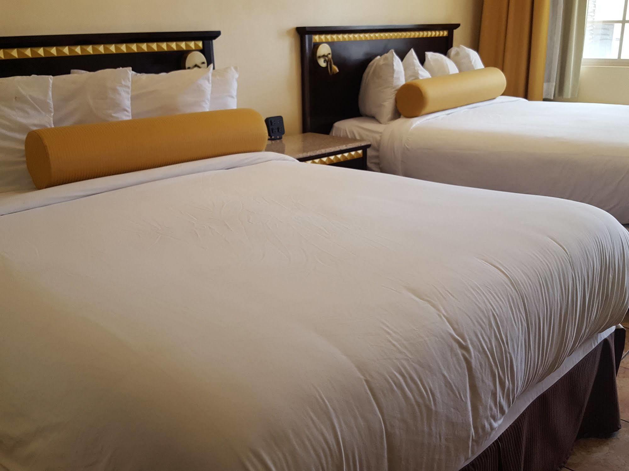 Tuscan Garden Inn Лос-Анджелес Экстерьер фото