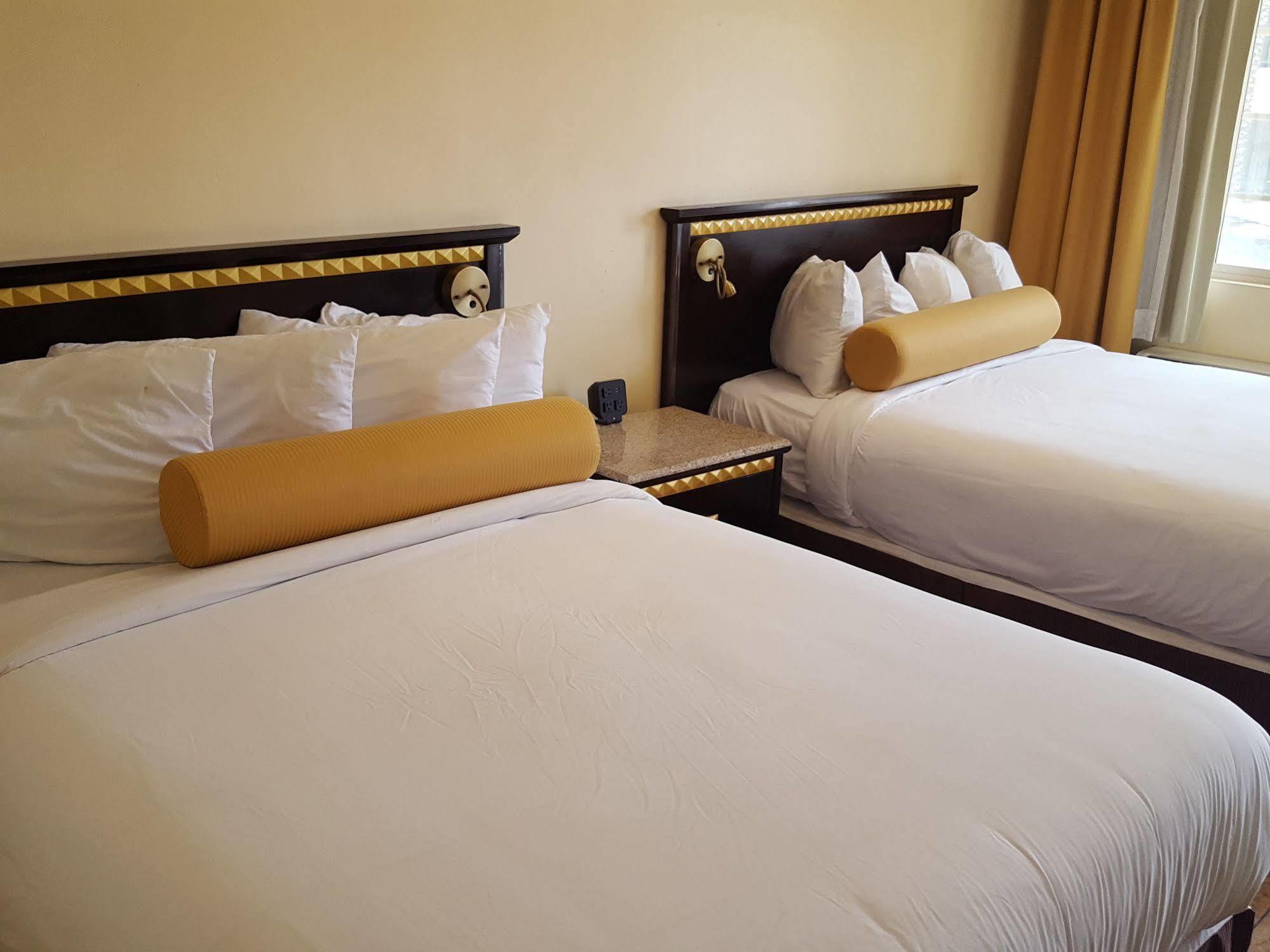 Tuscan Garden Inn Лос-Анджелес Экстерьер фото