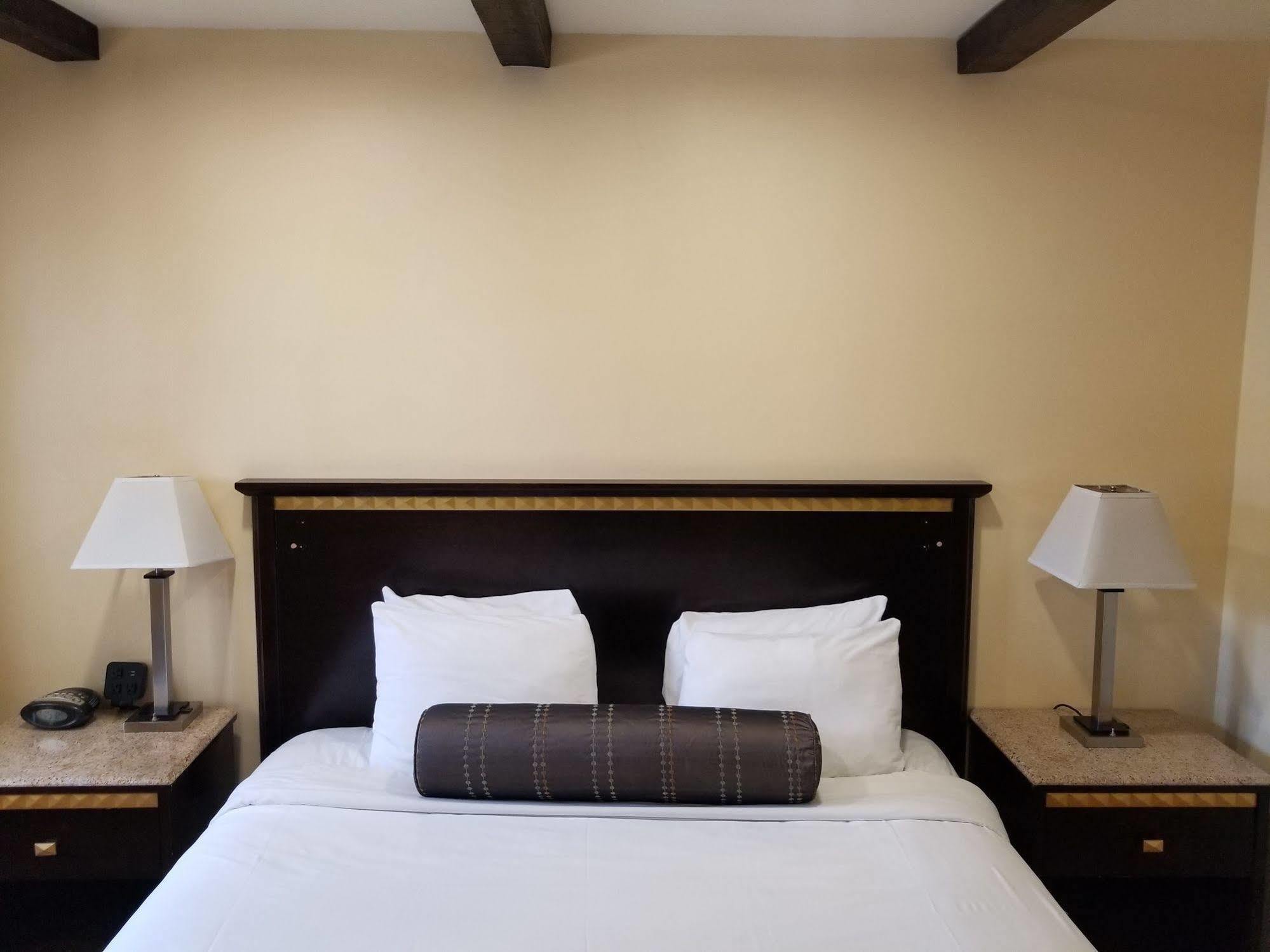 Tuscan Garden Inn Лос-Анджелес Экстерьер фото